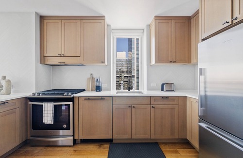 Theater District Apartment | Time Square Luxury Huge Two-Bedroom Apartment King Beds