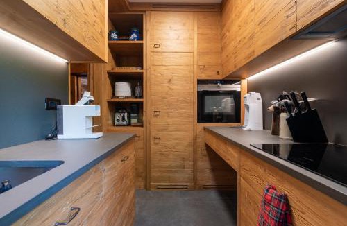 Cortina d'Ampezzo Apartment | Tofane View Apartment with Terrace R&R