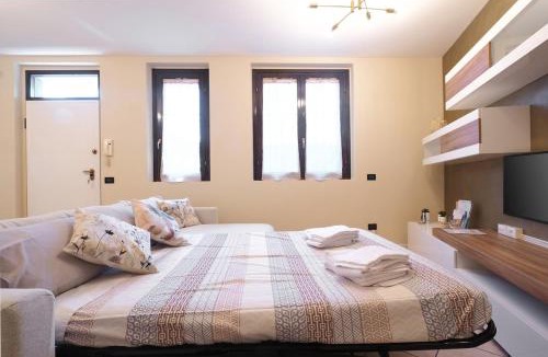 Paratico Apartment | Tower & Lake Holiday