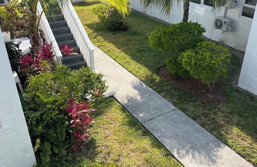 Williams Town Condo | Tranquil and Cozy Space Nestled Steps From The Beach