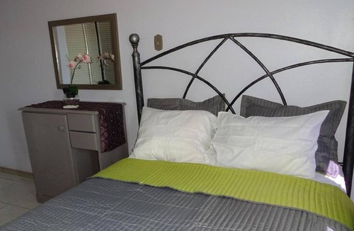 Eastwood Park House | Tropical Breeze Suite