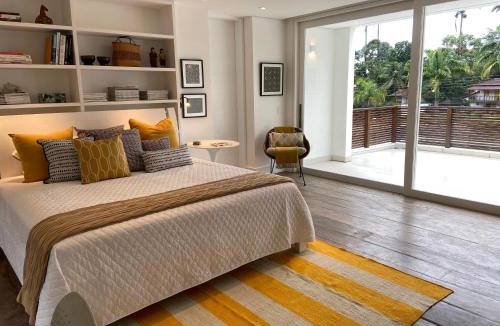 Pontal House | Tropical Contemporary Suites