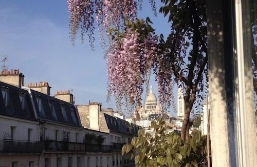 Quartier de la Goutte-d'Or Apartment | Two-room apartment with balcony at the foot of Montmartre