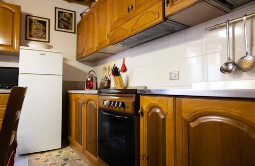 Brusimpiano Apartment | [Typical Apartment in the Courtyard] Lake Lugano