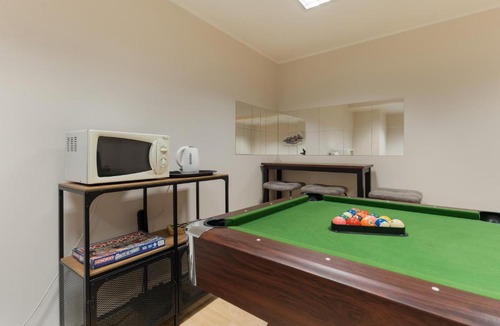 Ripamonti Corvetto Apartment | Urban Loft with pool table - M3 and Train station - Duomo in 10 min