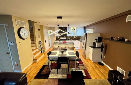 Mariners Harbor Apartment | Urban Oasis: A Modern 2-Bedroom Apartment in Staten Island with WiFi, AC & More.