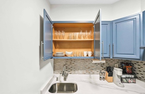 Canarsie Apartment | Urban Oasis: The Brooklyn Blue. Ideal for Long-Term Stay.