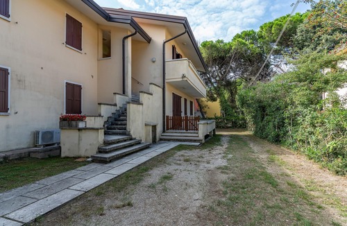 Rosolina Mare Apartment | Vacation apartment on the second floor of a building, 200 meters from the sea.