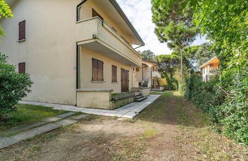 Rosolina Mare Apartment | Vacation apartment on the second floor of a building, 200 meters from the sea.