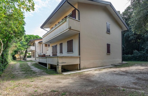 Rosolina Mare Apartment | Vacation apartment on the second floor of a building, 200 meters from the sea.