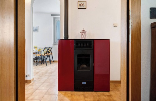 San Lorenzo in Banale Apartment | Vacation Apartment Ciclamino Standard Vittoria with Mountain View, Wi-Fi & Garden