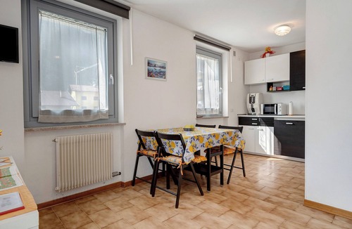 San Lorenzo in Banale Apartment | Vacation Apartment Ciclamino Standard Vittoria with Mountain View, Wi-Fi & Garden
