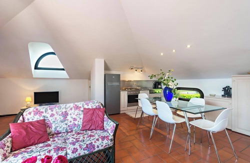 Bodengo Villa | Vacation Home "Villa Rita" with Lake View, Wi-Fi, Garden, Pool & Terrace