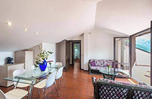 Bodengo Villa | Vacation Home "Villa Rita" with Lake View, Wi-Fi, Garden, Pool & Terrace