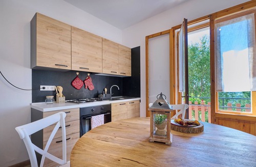 Sant'Anna d'Alfaedo Apartment | VALENTINA MANSION 'PRIMROSE HOUSE'