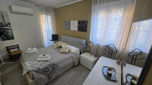 Downtown House | VARESE PRIME - Air Conditioning, 2 parking, 2 baths, City Centre, 200mt Villa Esengrini Montalbano, NO Keybox