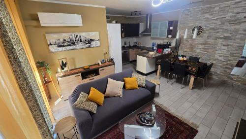 Downtown House | VARESE PRIME - Air Conditioning, 2 parking, 2 baths, City Centre, 200mt Villa Esengrini Montalbano, NO Keybox