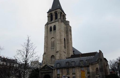 Saint-Germain-des-Pres Apartment | Veeve - Charming Bonaparte