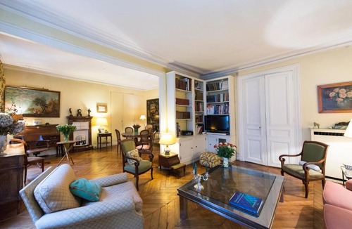 Saint-Germain-des-Pres Apartment | Veeve - Charming Bonaparte