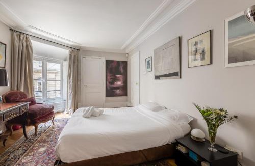 Odeon Apartment | Veeve - Latin Quarter Retreat