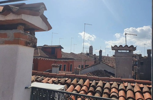 San Polo Apartment | VENICE SANCTUARY: 4-BEDROOM APARTMENT, CENTRAL, CANAL VIEWS WITH 2 TERRACE