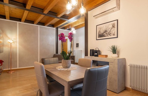 Noventa di Piave Apartment | [Venice-Suite Hemingway] a few steps away Outlet with Netflix and Wi-fi