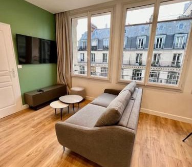 Quartier du Mail Apartment | Very bright newly renovated apt with AC