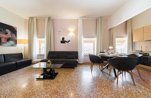 L'antico Ghetto Ebraico Apartment | View of Piazza Maggiore - Arcadian By ImmoBo - Bologna Center