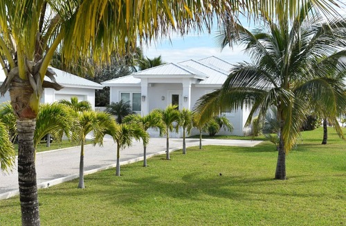 Treasure Cay House | Villa Blanca - Luxury 4 bedroom Beach House in Treasure Cay at Sunrise Point