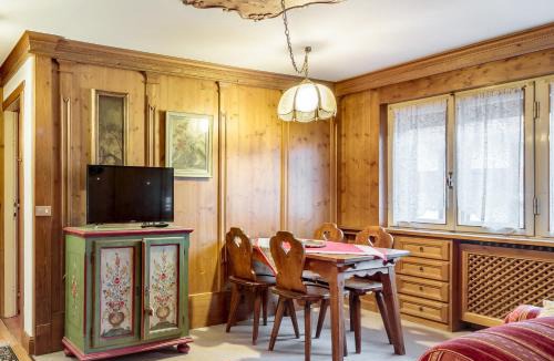Cortina d'Ampezzo Historic Centre Apartment | Villa Cristallino -Stayincortina