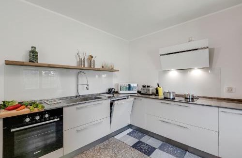 Gemonio Villa | Villa Giulietta Private Pool - Happy Rentals