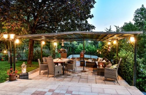Borgo Trento Villa | Villa Isidoro ampio parco ,piscina privata, arte e giochi , fitness