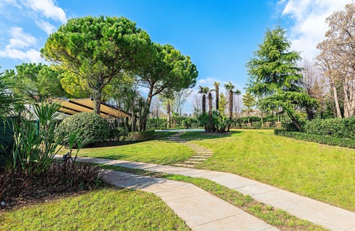 Moniga del Garda Villa | Villa Lidia con piscina by Wonderful Italy