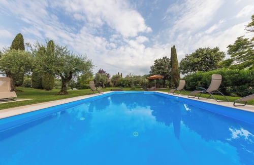 Montioni Villa | Villa 'Minerva' with Lake View, Wi-Fi and Air Conditioning