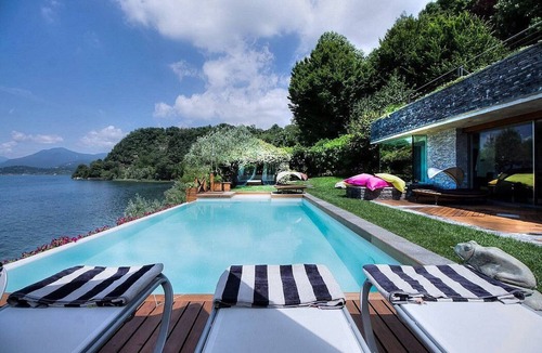 Ispra Villa | Villa Nivora: An elegant and welcoming two-story villa located right on the Lake Maggiore, with Free WI-FI.