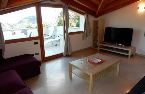 Visgnola Apartment | "Villa primula" with private jacuzzi, garden, 3 terraces, free parking