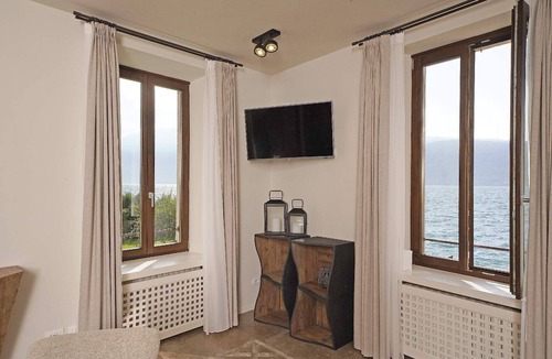 Gargnano Villa | Villa Victoria Lake front