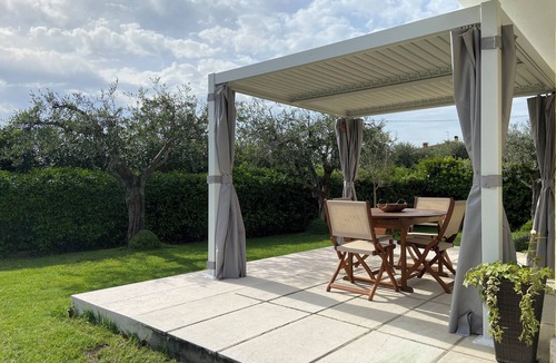 Calmasino House | Villetta Gelsomino, in Bardolino Calmasino villa in residence with swimming pools.