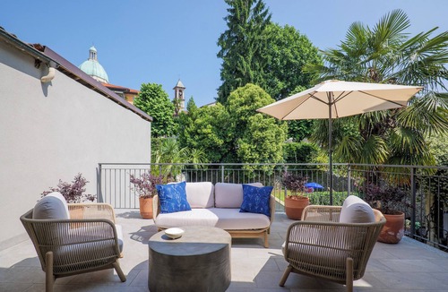 Intra House | Villetta Gialla by Lago Reisen
