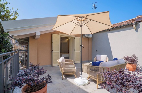 Intra House | Villetta Gialla by Lago Reisen