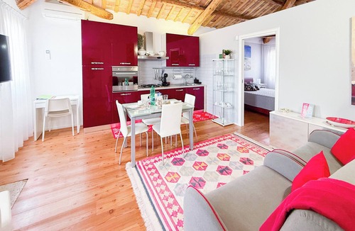 Cavarzere Apartment | VIOLET Luxury Apt in Villa, Patio, Pool, Hot Jacuzzi, A/C, WiFi, Gym, Sauna