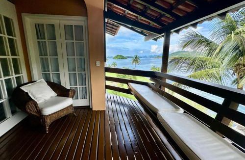 Caieira House | Vista dos sonhos na beira do mar de Angra com pier