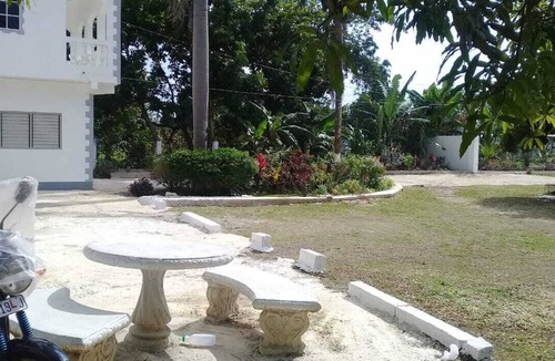 Green Island Apartment | Vivienne's Guest House #A5 2Bed+ AC+Hot Water+TV+Free Wifi