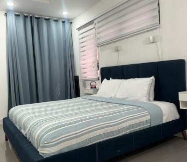 Beverly Hills Apartment | W39 Comfort Suites - Kingston - pool