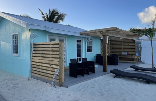Alice Town Cottage | Waterfront Cottage in a Bimini oasis
