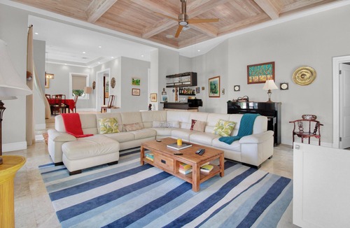 Nassau House | Waterfront Home in Old Fort Bay