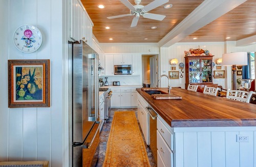 Hope Town Villa | Welcome to Coral Reef House: Your Beachfront Oasis in Hope Town