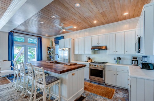 Hope Town Villa | Welcome to Coral Reef House: Your Beachfront Oasis in Hope Town