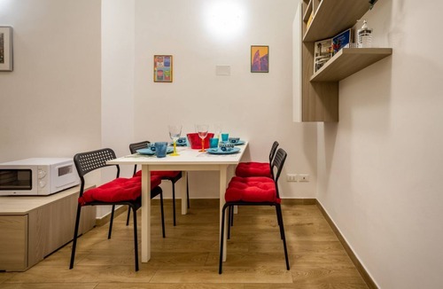 Borgo Milano Apartment | Welcome to Verona Pop, a comfortable duplex of approximately 90 m2, completely renovated in 2020, very bright and furnished with care and attention.The pop art style chosen for this house makes it lively and unique!The accommodation consists of two commu