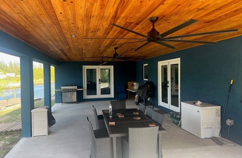West End House | West Grand Bahama beautiful 4-bedroom house with boat dock and pool
